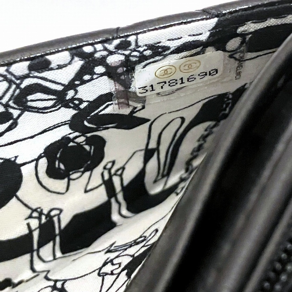 CHANEL Black Lambskin Leather Wallet - Picture 6 of 9